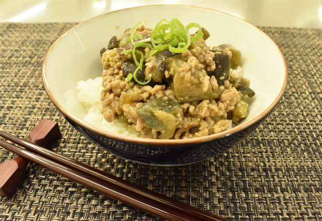 ナスと豚ひき肉の甘味噌丼